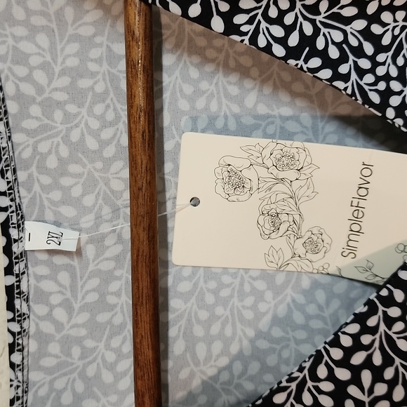 Simple Flavor - Picture 2 of 4